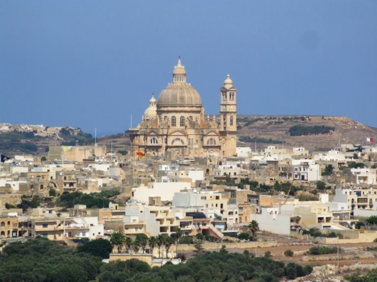 Ostrov Gozo má dlouhé a zajímavé dějiny. Kalypsó, jako nejstarší obyvatelka ostrova, by o nich jistě mohla zajímavě vyprávět.