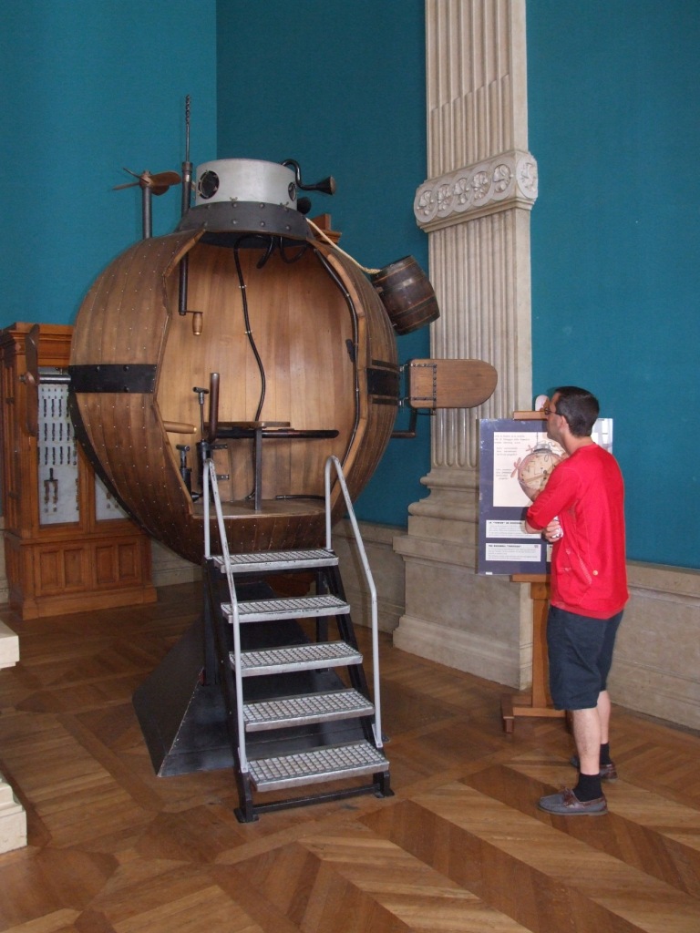 Archimédův šroub byl použitý i k pohonu ponorky Želva v roce 1775. 