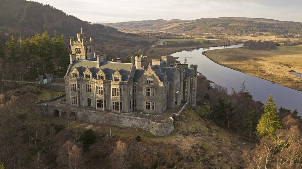 Nemovitost pro otrlé je zasazena do krásné Skotské vysočiny. Foto: Anthony Round / Creative Commons / CC BY 2.0