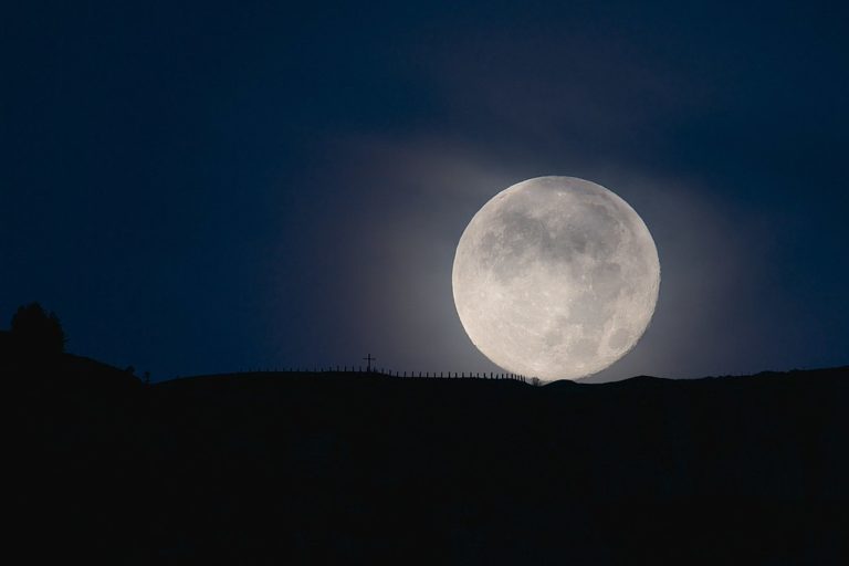 Měsíc je pro život na Zemi klíčový - bez něj by lidstvo sotva přežilo. Foto: Beni Ziegler / Creative Commons / CC BY 3.0