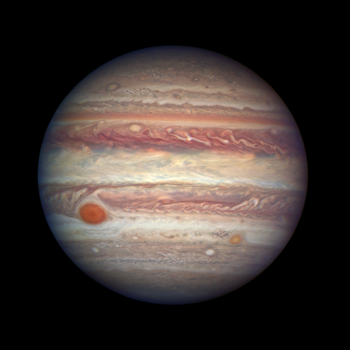 Ikonická Velká rudá skvrna je tak velká, že by se do ní vešla celá planeta Země. Foto: NASA Hubble / Creative Commons / volné dílo