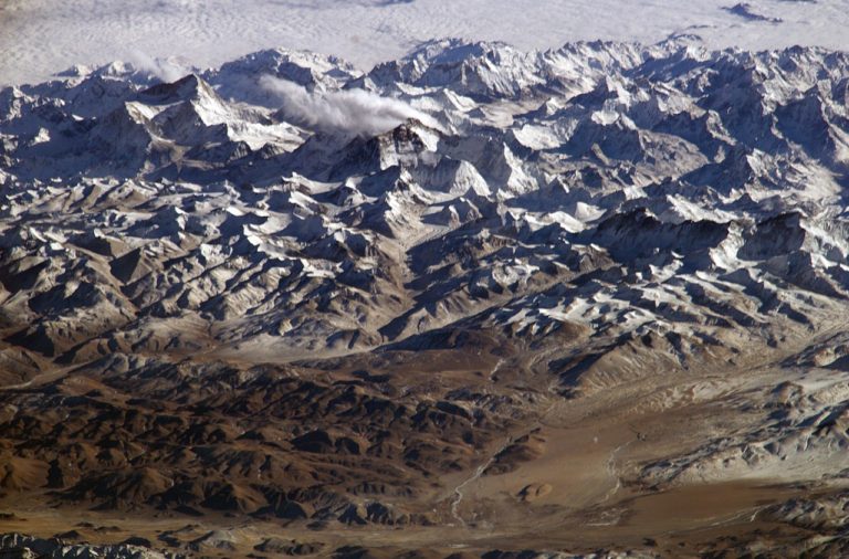 Pohled na Himalaje z Mezinárodní vesmírné stanice.. FOTO: NASA / Creative Commons / Volné dílo