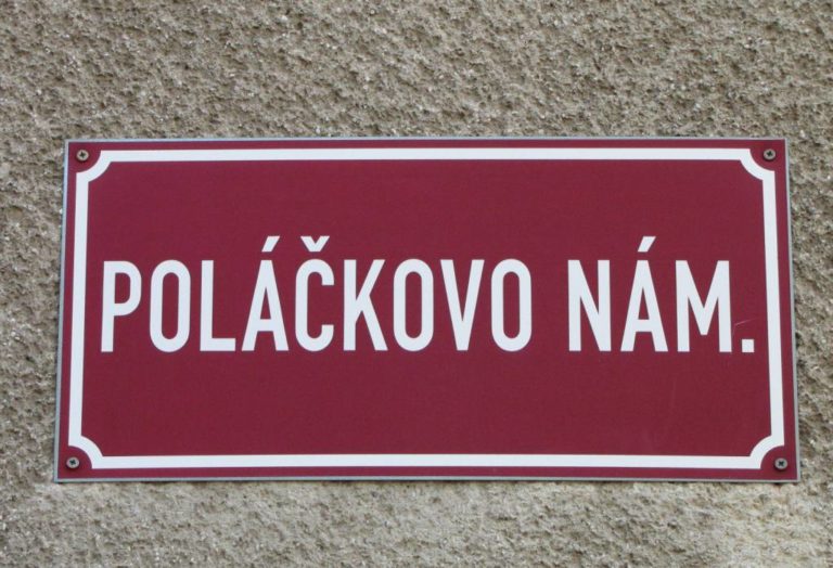 V Rychnově nad Kněžnou najdeme i Poláčkovo náměstí.