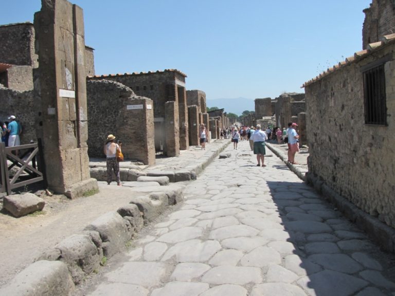 Přesné datum zániku Pompejí se opíralo především o dopis Plinia mladšího.