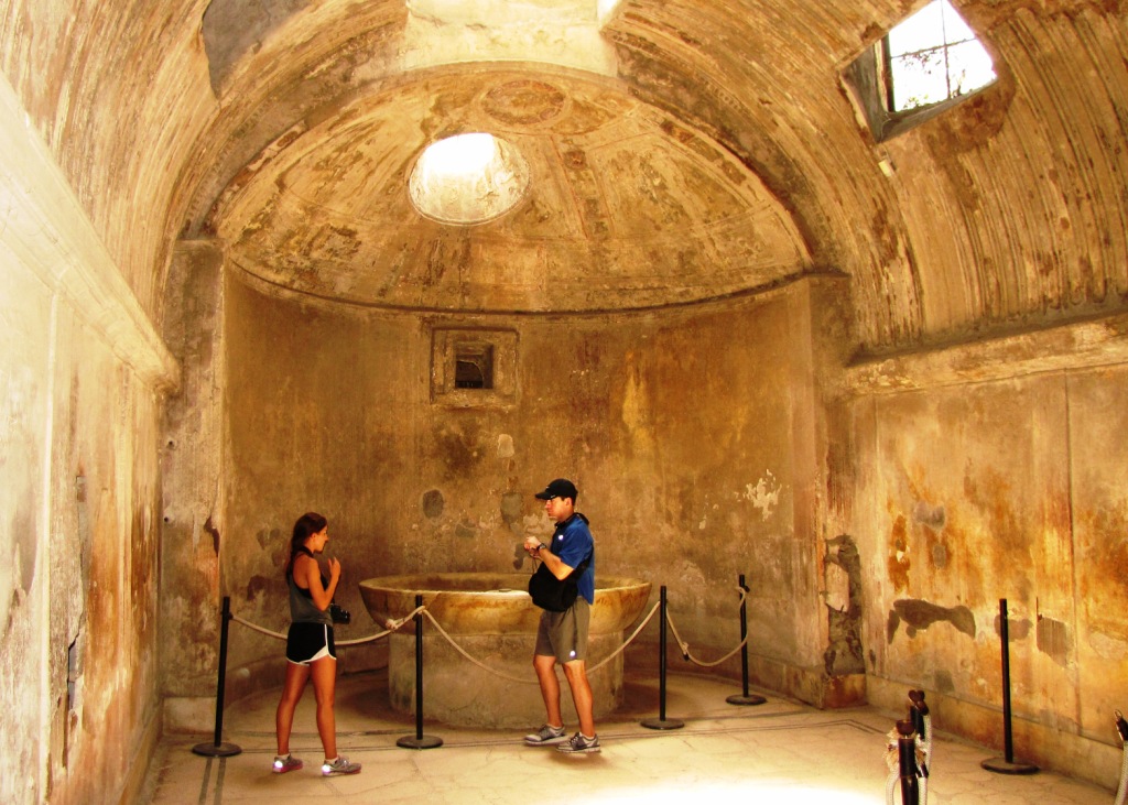 Vykopávky Pompejí nabízejí i působivé interiéry antických staveb.  

