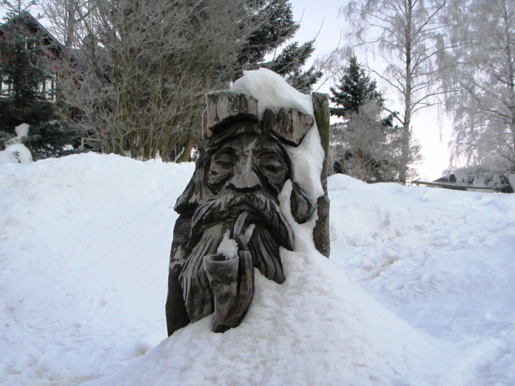 Zasněžený Krakonoš v Peci pod Sněžkou.