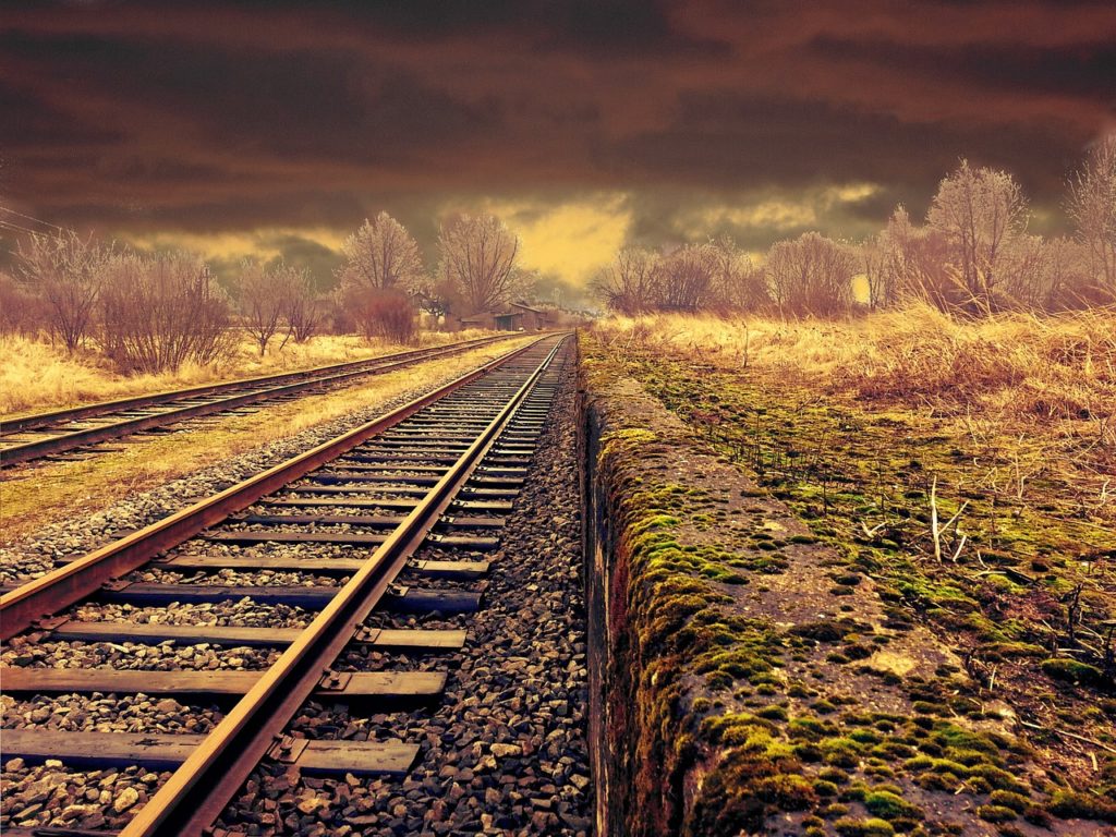 Až zemi protkají koleje,  čas se nachýlí... Foto: Pixabay