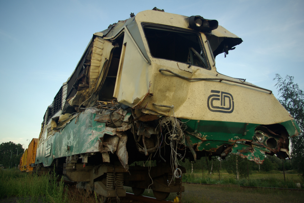 Odstavená zničená lokomotiva po nehodě. Foto: Jiří Karlík, Studénka / Creative Commons-CC-BY-SA-2.0