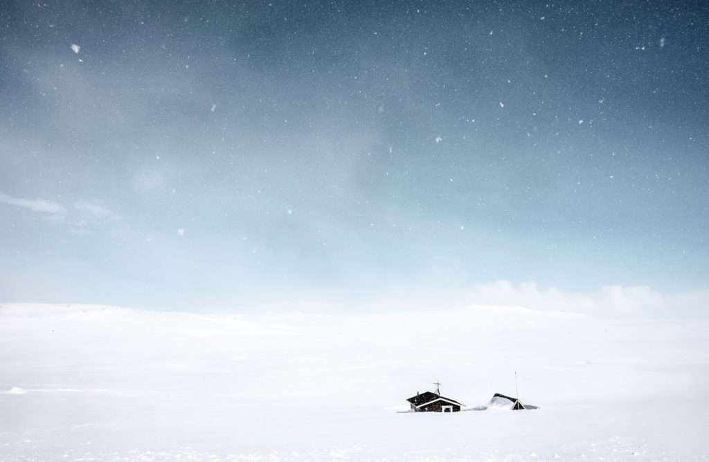K návštěvě Norska láká ledaccos - kromě zimy jsou to i záhadné světelné objekty, které se na nebi objevují i dvacetkrát ročne. Foto: Unsplash