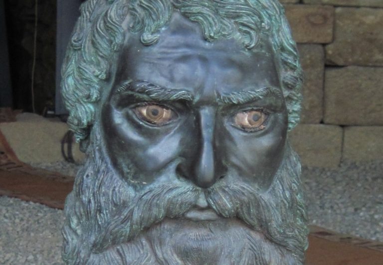 Detail sochy thráckého vládce Seutha. Zdroj foto: QuartierLatin1968, CC BY-SA 3.0 , via Wikimedia Commons