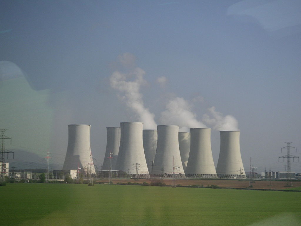 Slovenská jaderná elektrárna Jaslovské Bohunice. Kvůli výskytu UFO nad elektrárnou startovala i stíhačka vzdušných sil. Zdroj foto:  MarkBA, CC BY-SA 3.0 , via Wikimedia Commons

