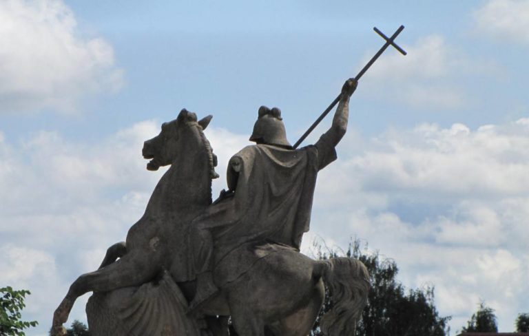 Jediným rytířem, který v Miletíně zůstal, je sv. Jiří. Jeho sochu najdete na tamním náměstí.