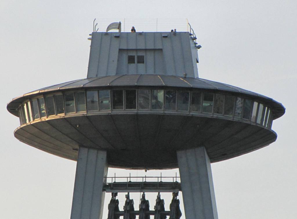 Vyhlídková kavárna UFO na mostě SNP v Bratislavě. Foto autor
