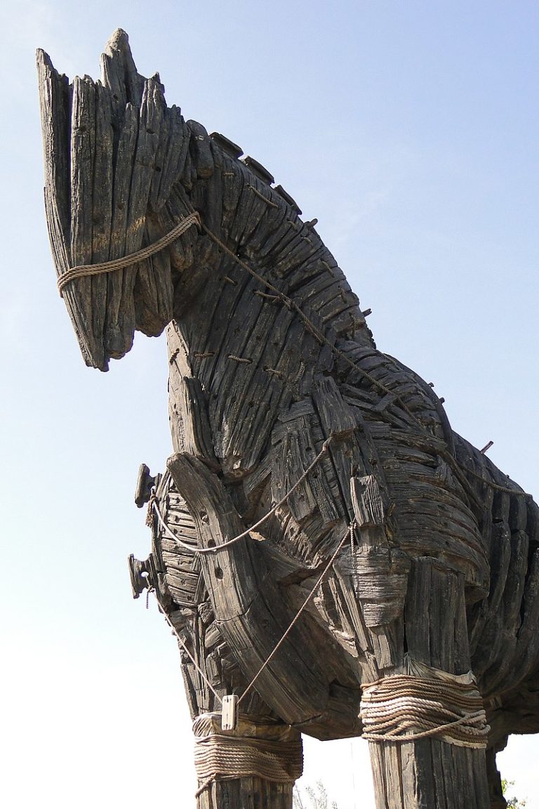 Trojský kůň, který se objevil ve film Troja z roku 2004, Adam Jones / Creative Commons / CC BY-SA 2.0