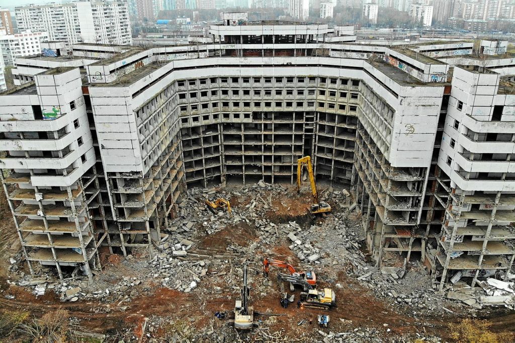 Chátrající budova začala být životu nebezpečná, foto Mos.ru / Creative Commons / CC BY 4.0 
