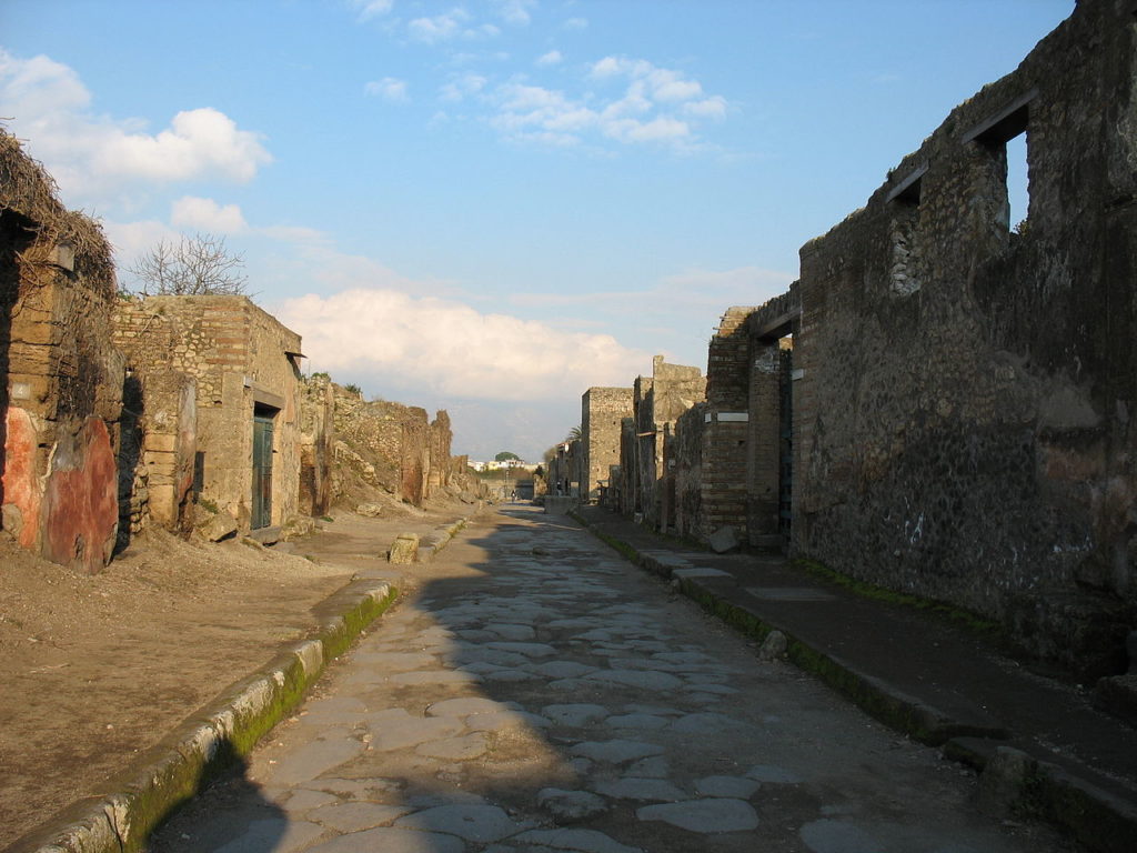 V ruinách města prý dodnes zůstávají duchové obětí sopky, foto Lord Pheasant / reative Commons / volné dílo