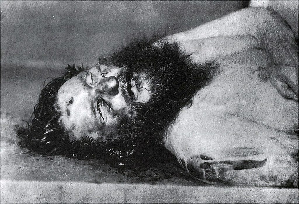 Tělo Rasputina krátce po vytažení z řeky, foto neznámý autor / Creative Commons / volné dílo