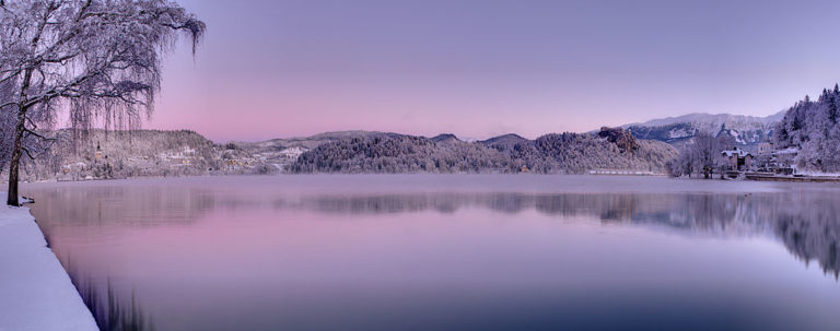 Zima přichází k bledskému jezeru. Zdroj foto: Mihael Grmek, CC BY-SA 3.0 , via Wikimedia Commons