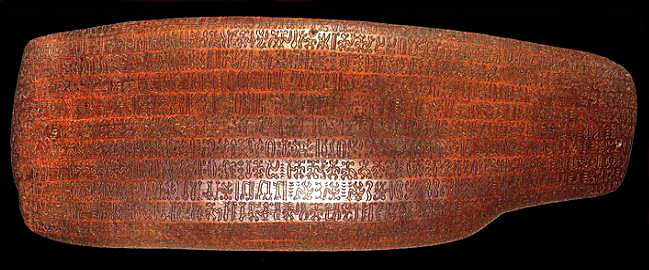 Dřevěná destička s písmem rongorongo, foto neznámý autor / Creative Commons / volné dílo