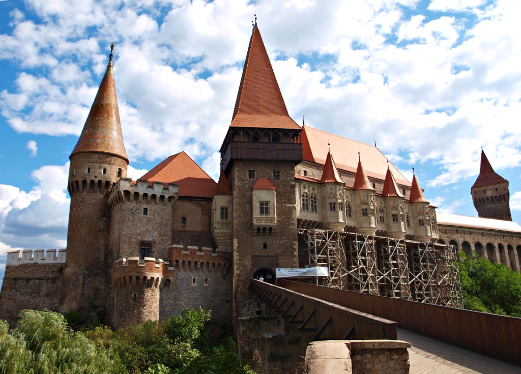 Korvínův hrad je nyní turisticky vyhledávaným místem. Zdroj foto: Todor Bozhinov, CC BY-SA 4.0 , via Wikimedia Commons


