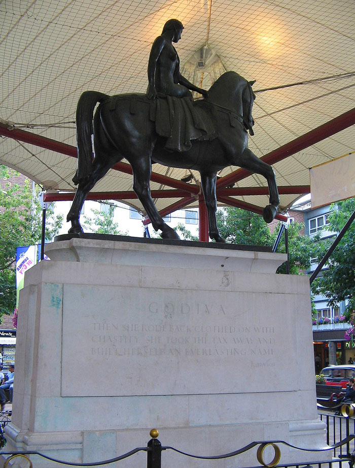V Coventry najdeme i jezdeckou sochu lady Godivy. Zdroj foto: G-Man at English Wikipedia, Public domain, via Wikimedia Commons