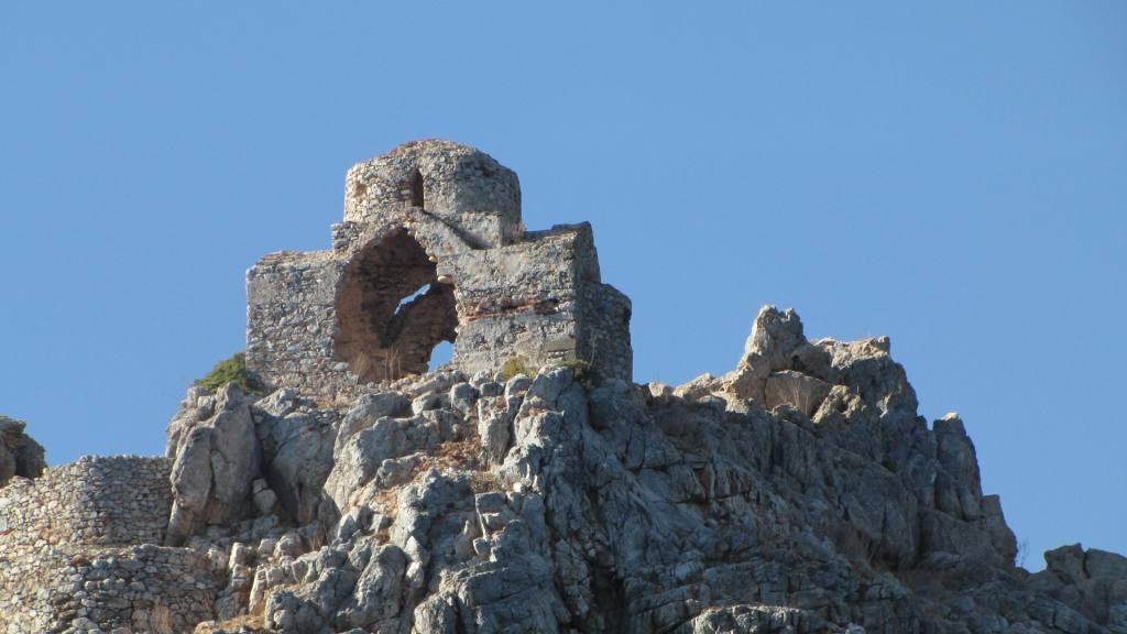 Detail zbytků stavby v pevnostním komplexu v Alanyi.  