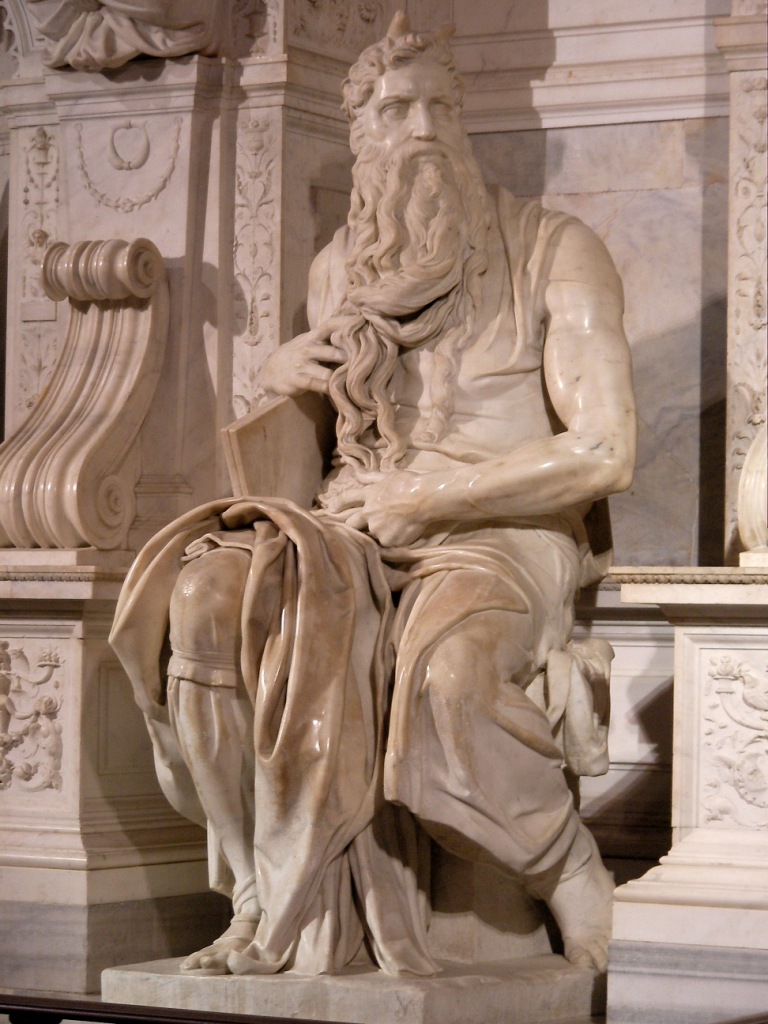 Socha proroka Mojžíše. Zdroj foto:  Michelangelo, CC BY-SA 3.0 , via Wikimedia Commons


