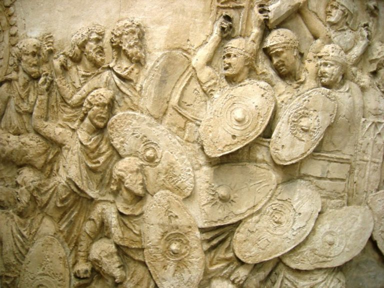 Bitva mezi Římany a Dáky. Výjev z Trajánova sloupu. Zdroj foto: Joe Mabel, CC BY-SA 3.0 , via Wikimedia Commons