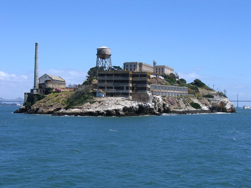 Věznice Alcatraz v roce 2005. FOTO: User Edward Z. Yang on en.wikipedia, Public domain, via Wikimedia Commons