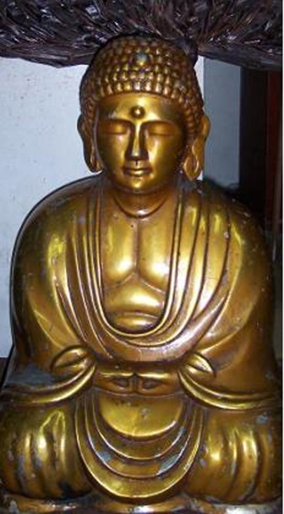 Socha Buddhy, kterou nalezl na v podzemních chodbách Rogelio Roxas. Zdroj foto:   Keith Brooks, CC BY-SA 3.0 , via Wikimedia Commons