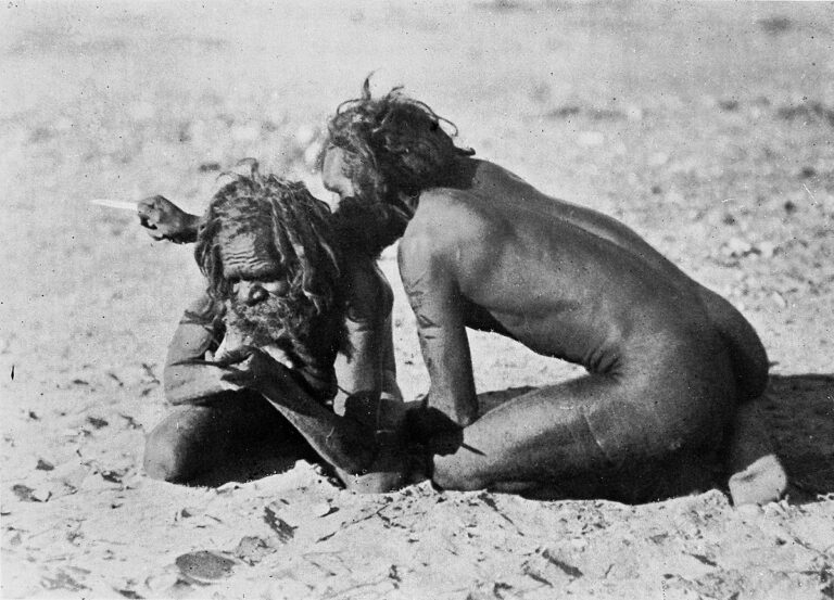 Aboridžinci často rituál ukazování kostí používali k určení viníka. FOTO: Neznámý autor / Creative Commons / volné dílo