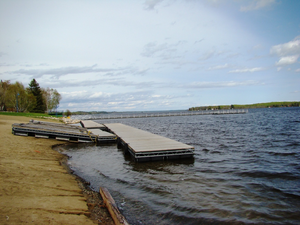 Událost se odehrála na břehu kanadského jezera Falcon Lake. Zdroj foto:  Shahnoor Habib Munmun, CC BY 3.0 , via Wikimedia Commons