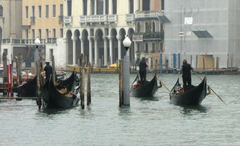 Benátky jako místo mnoha temných tajemství sevřených v romantické náruči dlouhé a bohaté historie. Foto autor