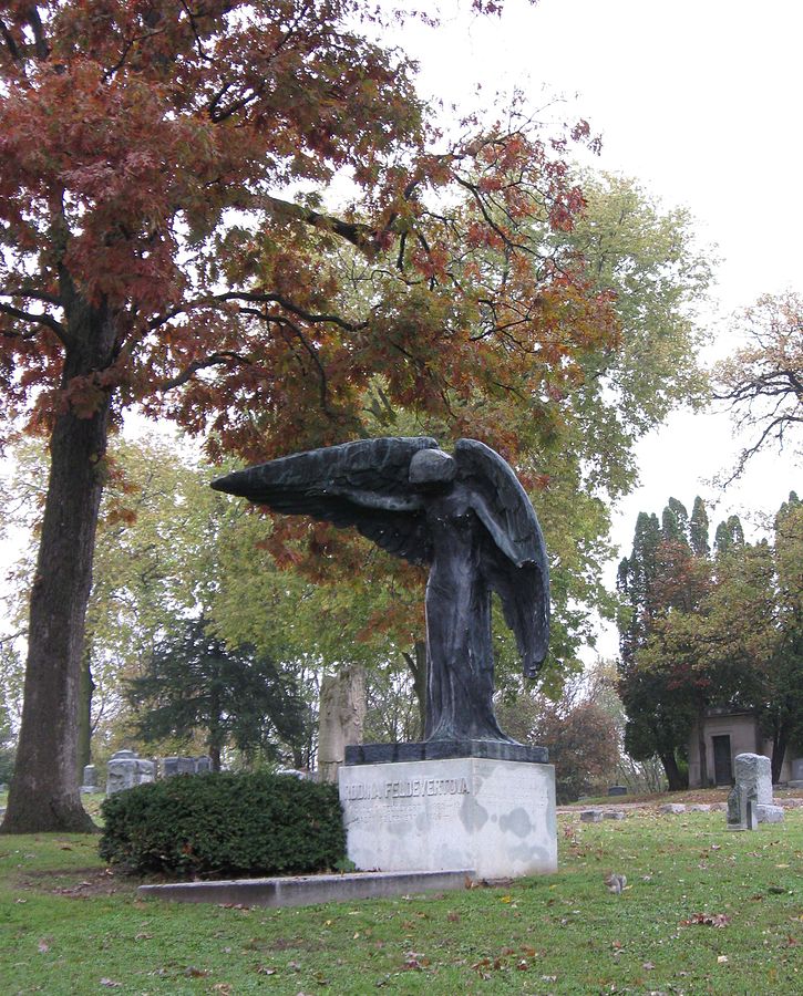 Socha Černého anděla dodnes přitahuje davy a strážci hřbitova na ni proto musí dávat obzvlášť pozor. FOTO: Billwhittaker at English Wikipedia, CC BY-SA 3.0, via Wikimedia Commons