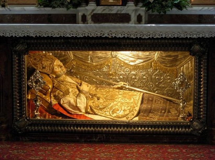 Tělo světce uložené v bazilice v Pagani, foto Bocachete / Creative Commons / Volné dílo