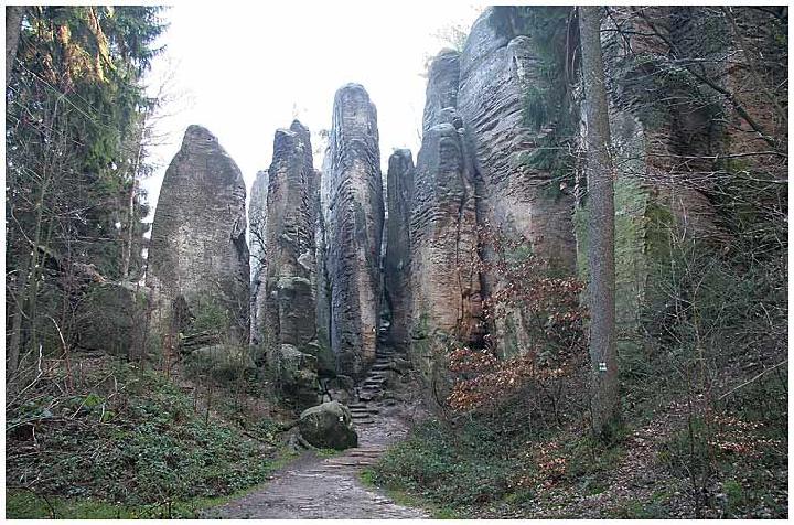 O nejznámějším českém skalním městě se vypráví řada pověstí... Foto: Prazak  / CC BY 2.5