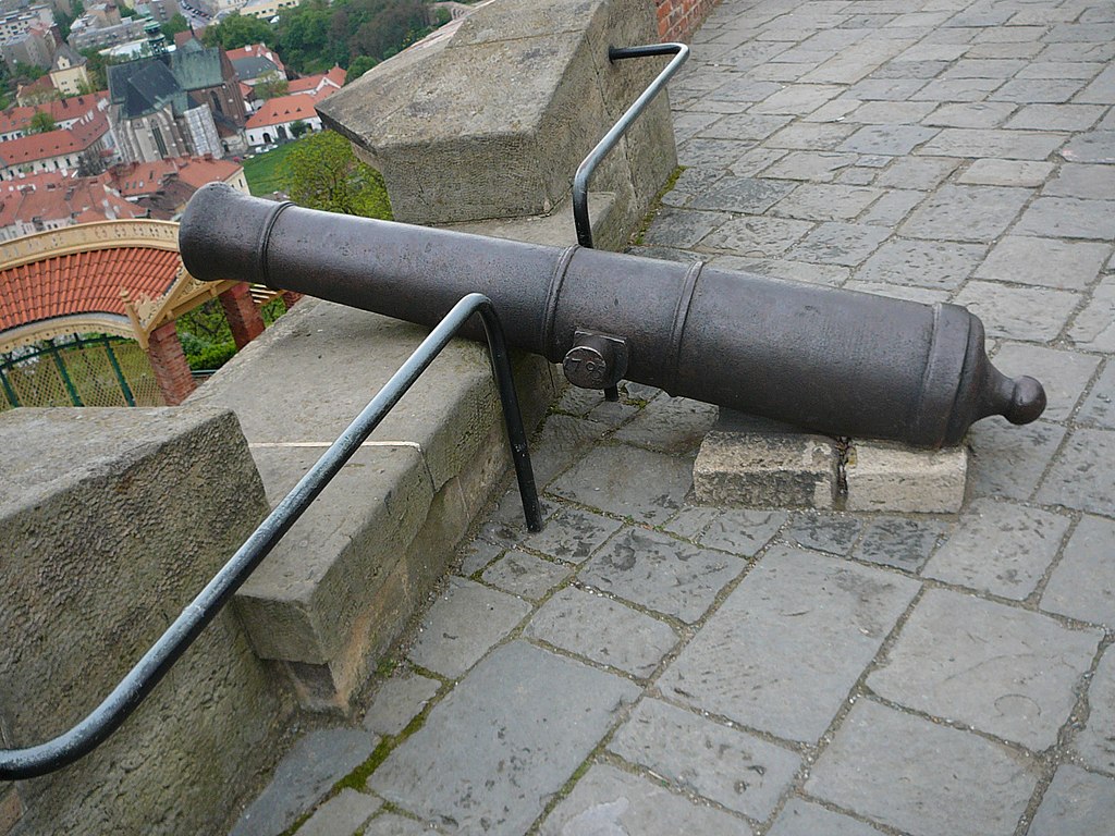 S rozšířením střelných zbraní spoléhal hrad stále více na dělostřelectvo. Zdroj foto: Pavel Ševela, CC BY-SA 3.0 , via Wikimedia Commons