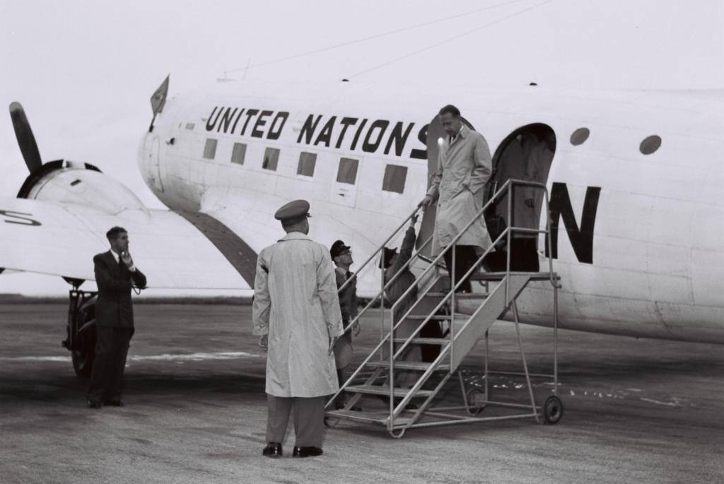 Dag Hammarskjöld létal velmi často. Zdroj foto: Fritz Cohen, Public domain, via Wikimedia Commons

