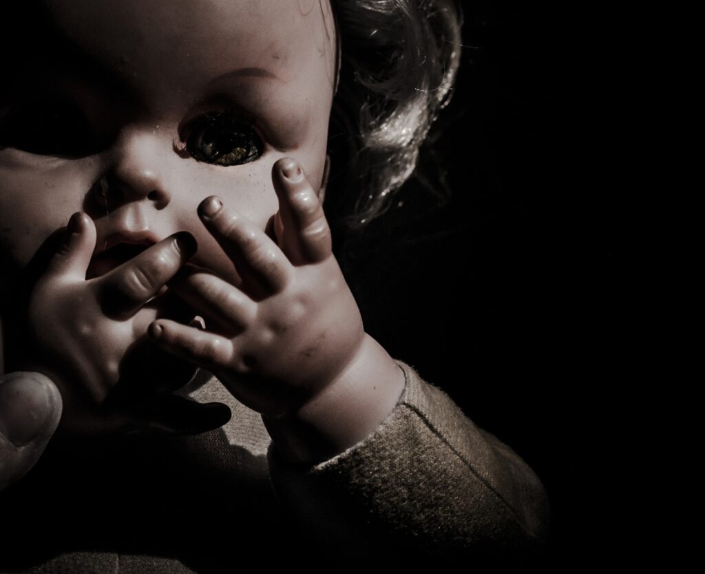Strach z panenek se může rozvinout až v pediofobii. Jsou naše obavy opodstatněné?