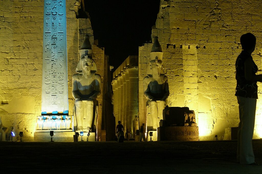 Po návštěvě věštírny v Síwě, jež potvrdila jeho nárok na egyptský trůn, nechal údajně Alexandr Veliký krátce po své korunovaci vybudovat chrám v oáze Bahríja jako poděkování bohům za to, že jej nechali bezpečně projít pouští. Foto: Argenberg / Creative Commons / CC-BY-4.0