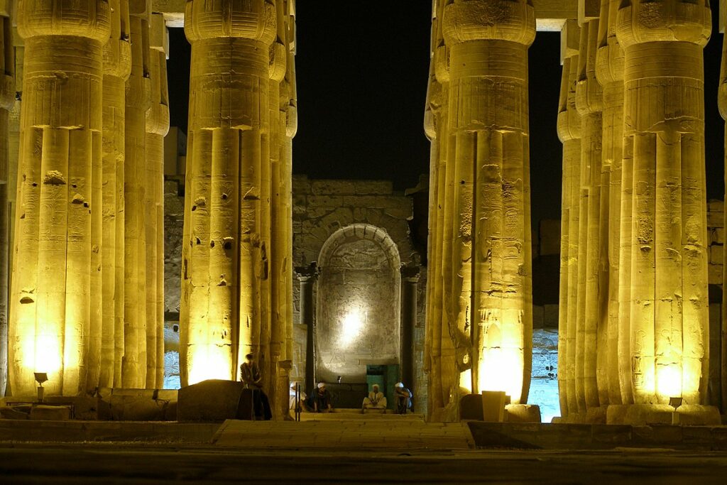 Žulový metr vysoký oltář s Alexandrovým jménem uchovává dnes muzeum v Káhiře.  Foto: Argenberg / Creative Commons / CC-BY-4.0