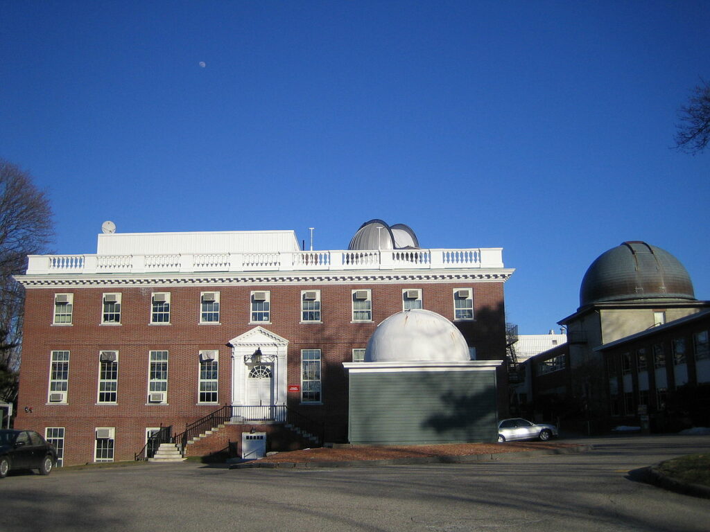 Centrum Smithsonianské astrofyzikální observatoře, foto Pingswept / Creative Commons / CC BY-SA 2.0 