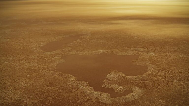Jezera kapalného etanu a metanu na měsíci Titanu. Zdroj foto: NASA/JPL-Caltech, Public domain, via Wikimedia Commons