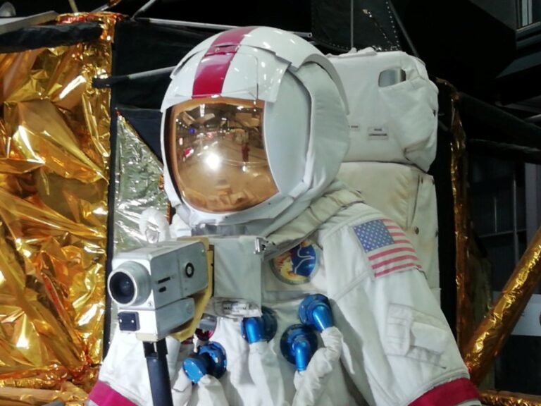 Astronauté aktivní v programu Apollo byli vybaveni kamerami. Právě z nich mají pocházet záhadné záběry, které v roce 2007 začaly zaplavovat internet. Foto autor