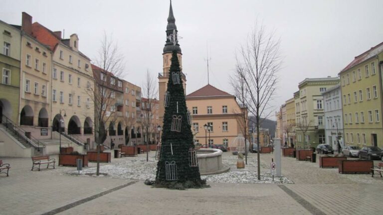 Náměstí v Bolkówě v prosinci 2021. Foto autor