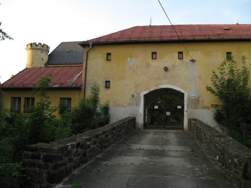 Zámek Dívčí hrad. Zdroj foto:  Sovicka169, CC BY-SA 3.0 , via Wikimedia Commons

