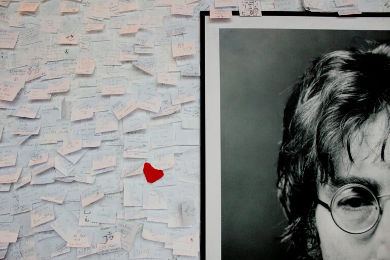 Vražda Johna Lennona byla šokem pro celý svět. FOTO: Unsplash