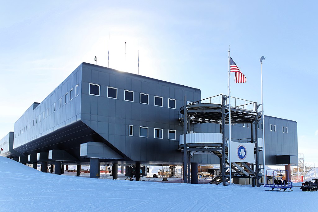 Amundsenova-Scottova výzkumná stanice na jižním pólu, foto Daniel Leussler / Creative Commons / CC BY-SA 3.0 