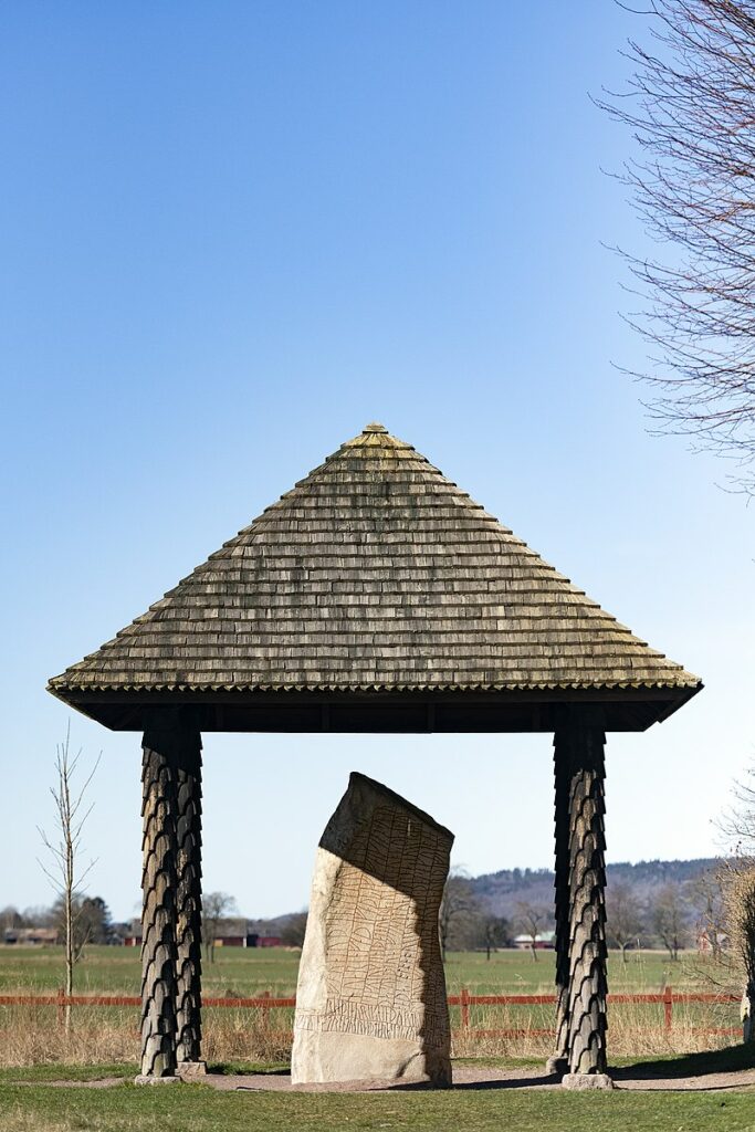 Runový kámen v Röku. FOTO: Arkland - Vlastní dílo /CC BY-SA 4.0