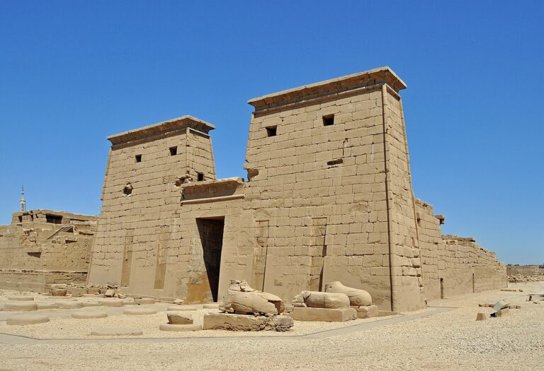 Za vlády faraona Thutmose III. spatřil světlo světa jeden z dnes původních dochovaných soupisů - tzv. karnacký královský seznam, na němž jsou uvedena jména staroegyptských panovníků. Foto: MJJR / Creative Commons / CC-BY-3.0